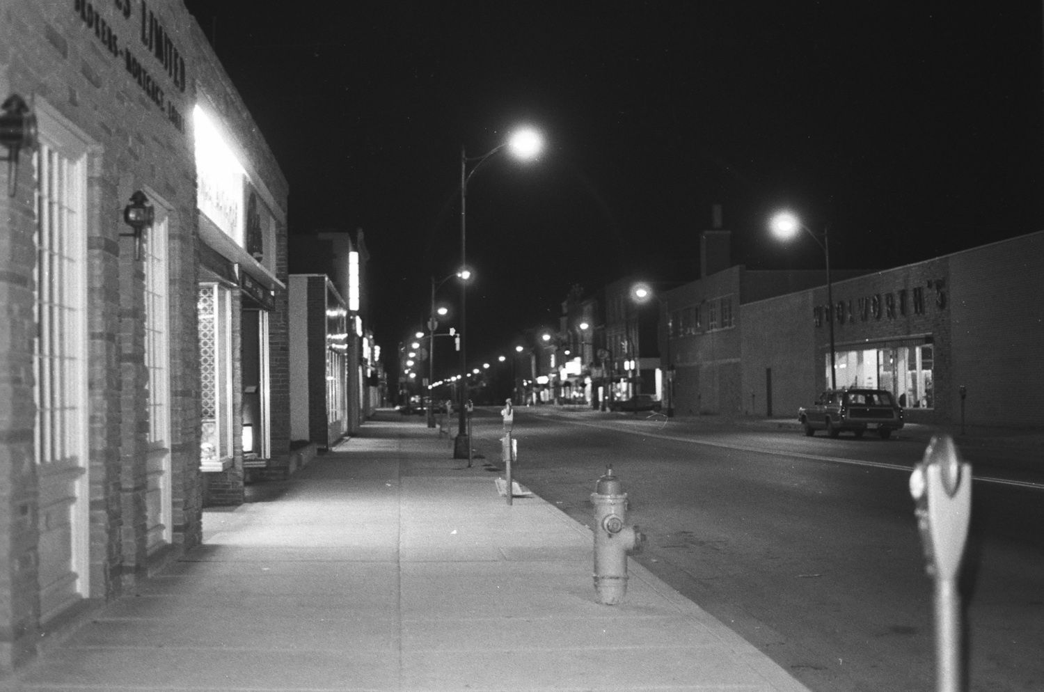 Simcoe Downtown at night - who forgot to roll up the street?