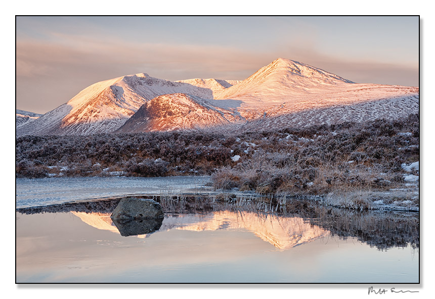 Black Mount in pink