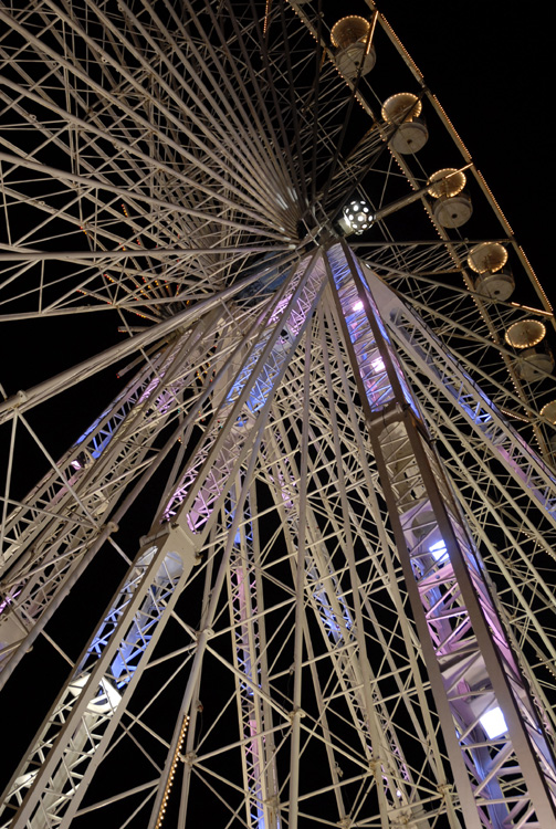 April 2007 - Fun fair the night  La foire du trone 75012