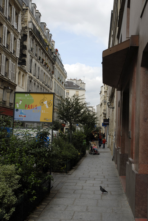 August 2007 -  Rue des Rosiers 75003