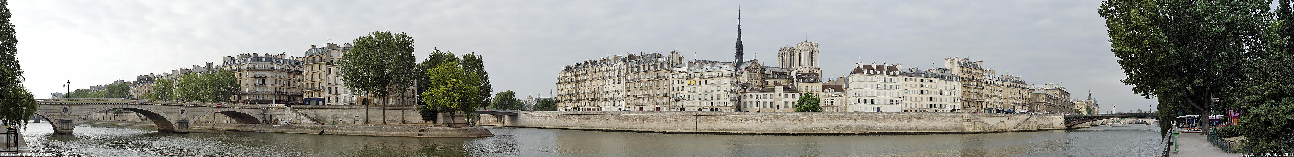 Paris - Ile Saint-Louis et lile de la Cite depuis le Port de lHôtel de Ville