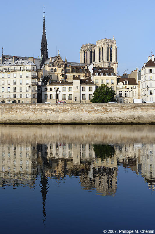 Quai aux Fleurs depuis le Quai de lHôtel de Ville