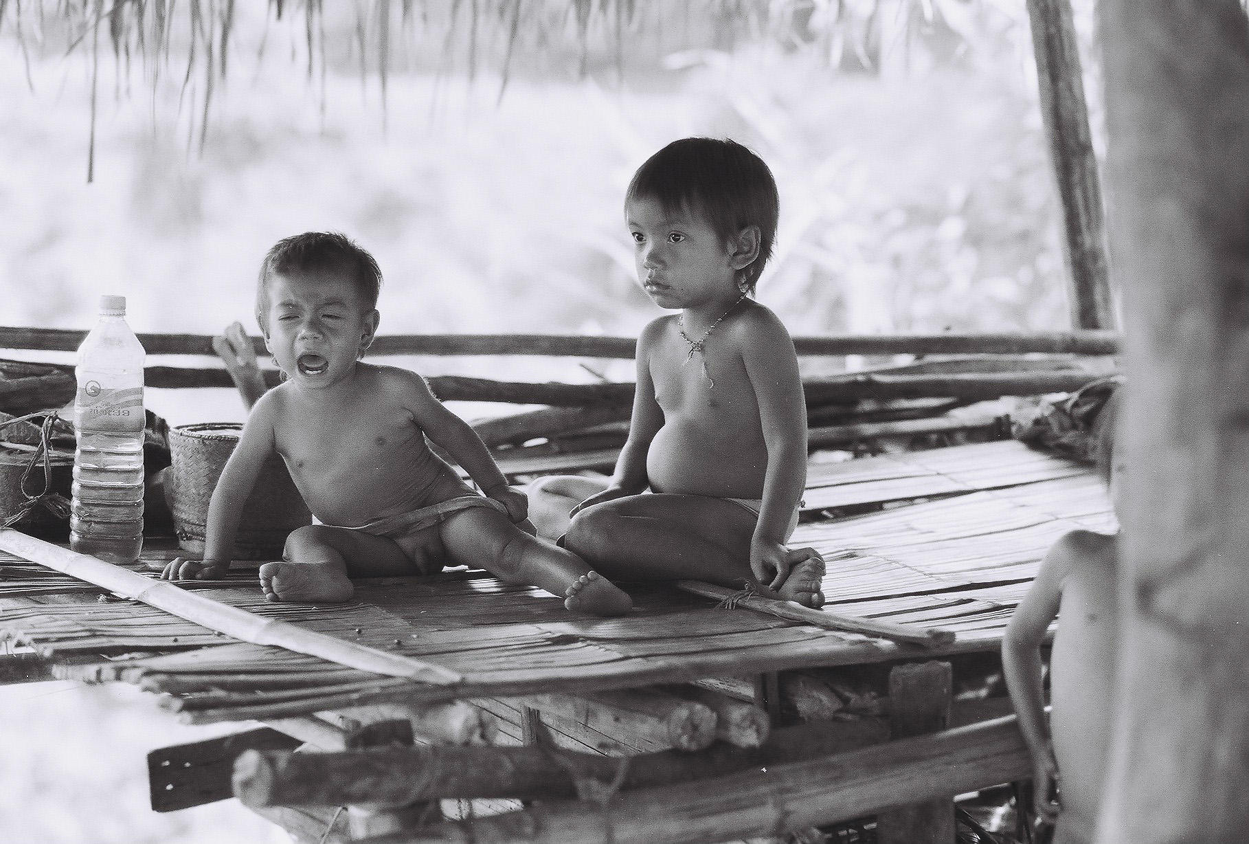 Road to Vang Vieng - children
