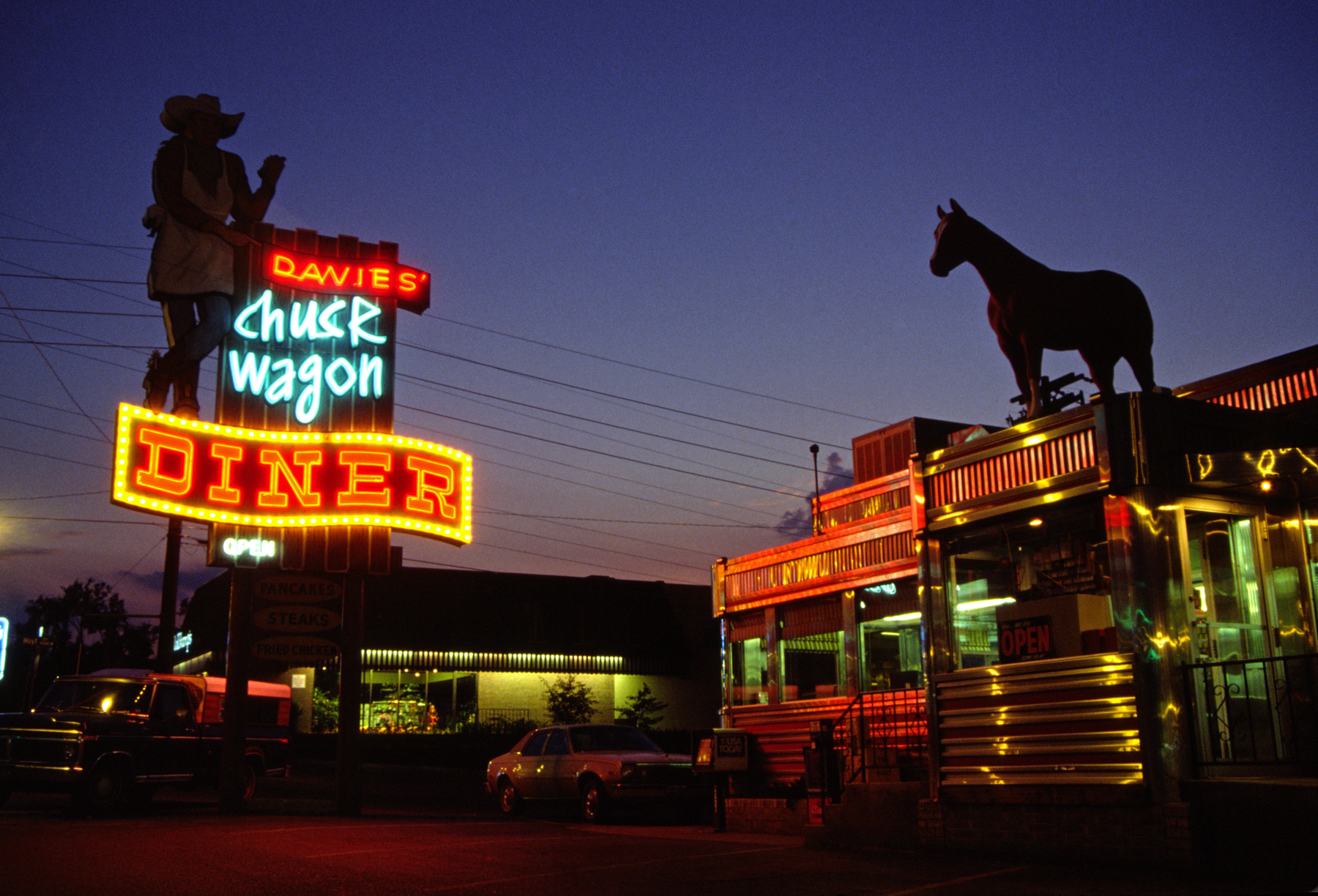 DAVIES CHUCK WAGON DINER