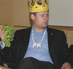 stephen_harper-crown.jpg