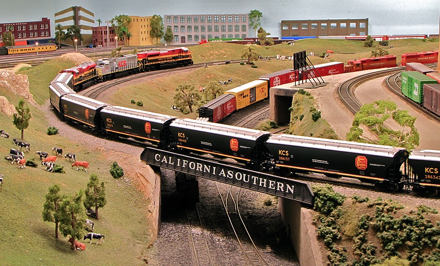KCS Belle hoppers around Winchester Curve.