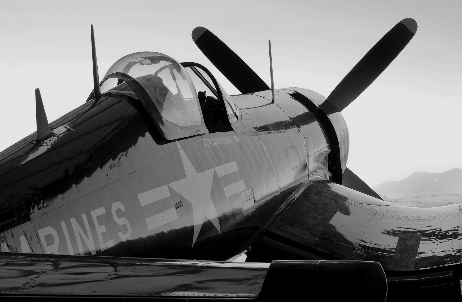 Chance-Vought F4U-4 Corsair - Gray Scale