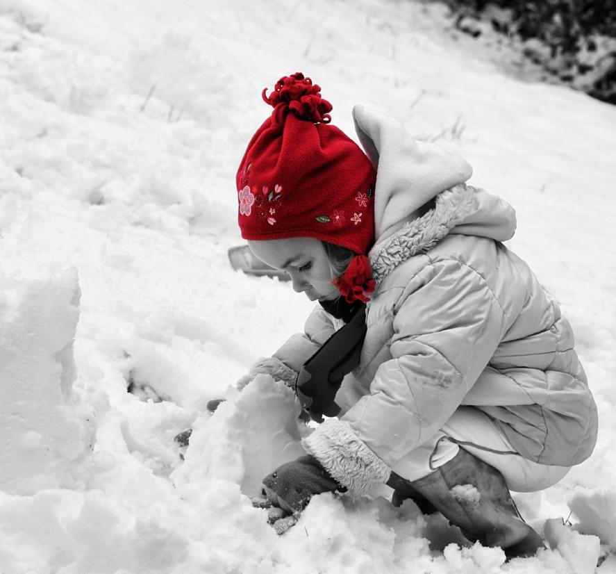 8 February - red hat in the snow! Thursday Challenge: Seeing Red