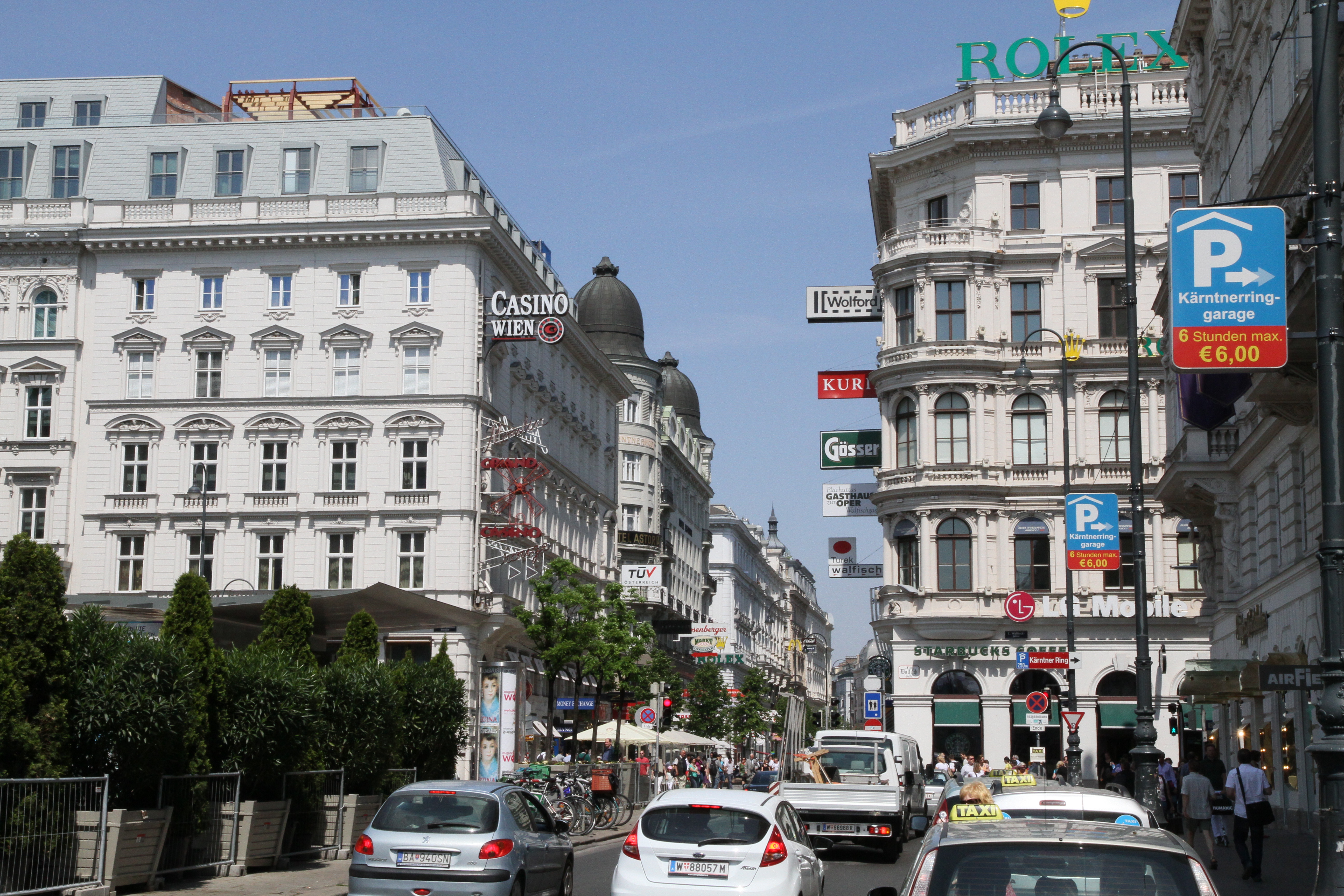 Downtown Vienna street
