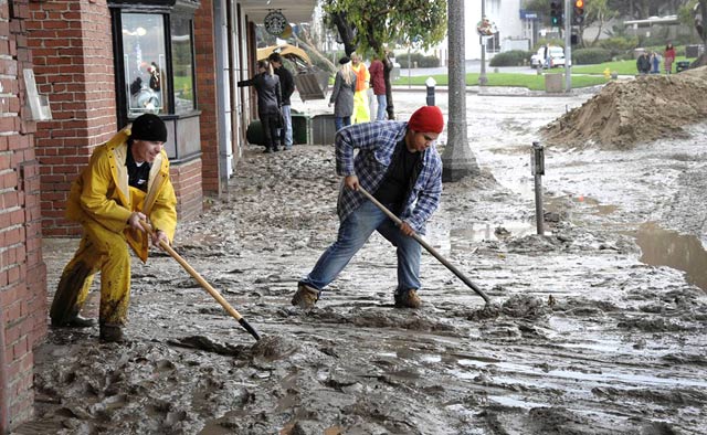 Men-moving-mud-O.jpg