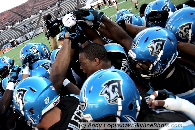Florida Tuskers huddle