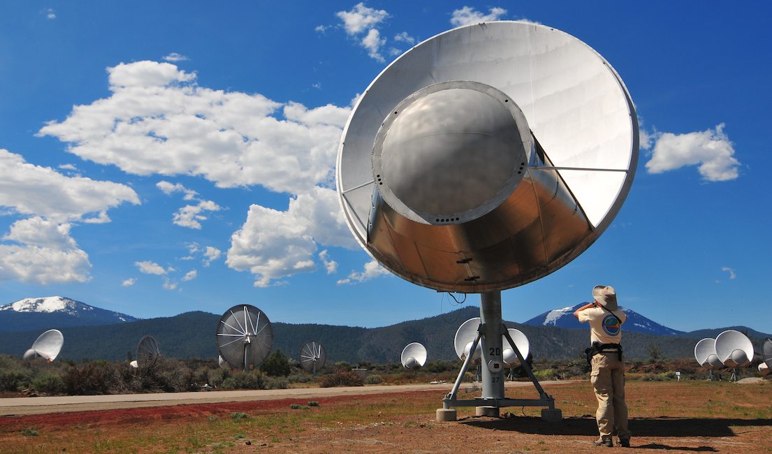 Ken Rockwell Photographs a Hot Creek Radio Telescope