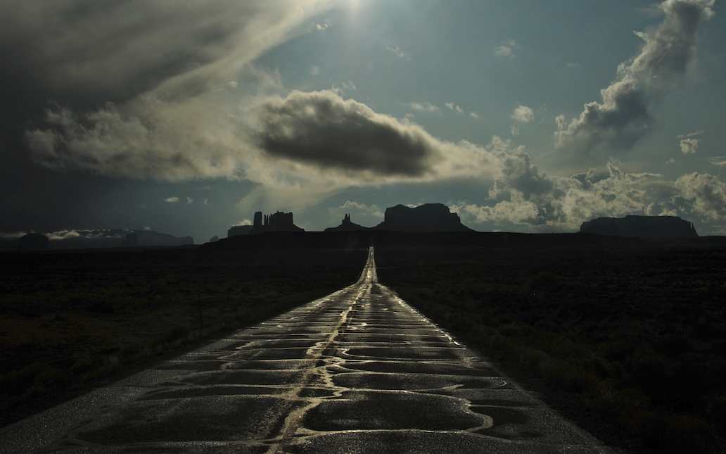 The Road to Monument Valley