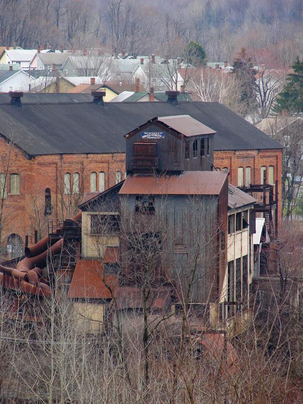 Abandoned coal processing plant at Eureka mine #40 (mine closed 1962)
