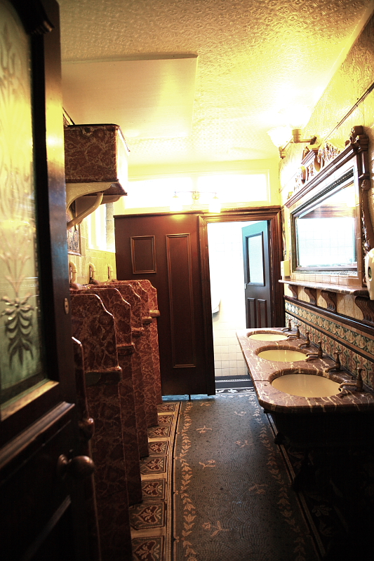 Phils Mens Loo.JPG