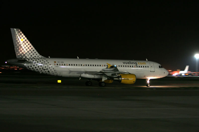 VLG_A320-214_ECIZD