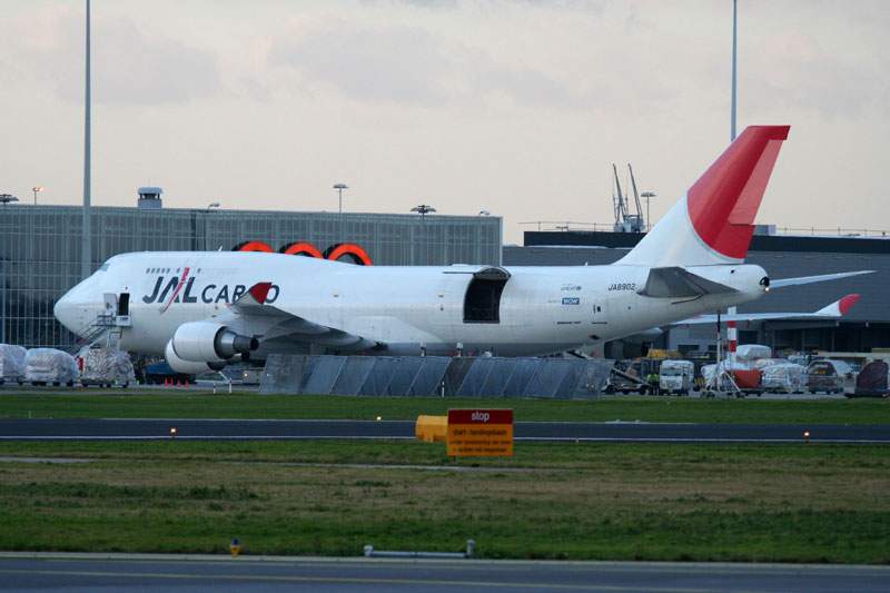 B747-446_BCFJA8902_JAL