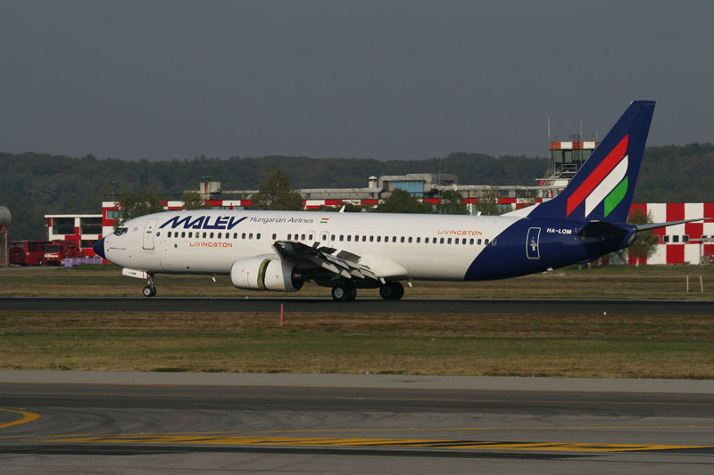 B737-8Q8_HALOM_MAH_901.jpg