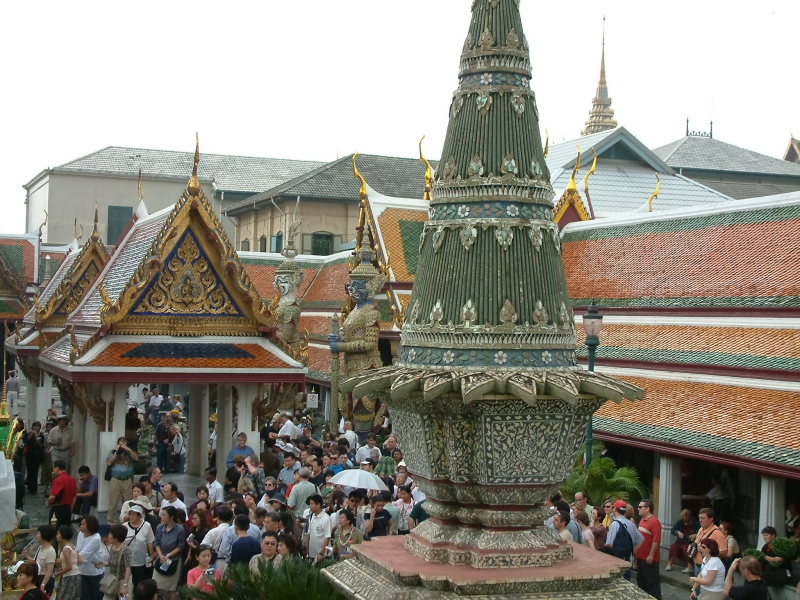 Throngs of visitors to the Grand Palace