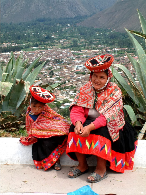 Mother and daughter overlooking Urubamba