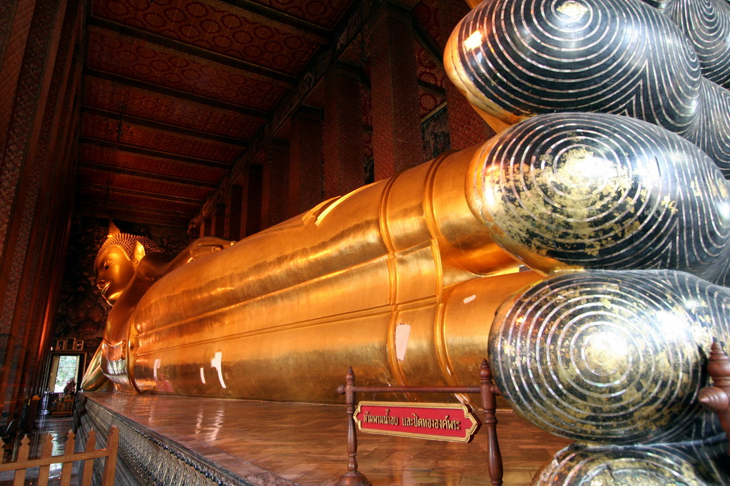 Reclining buddha