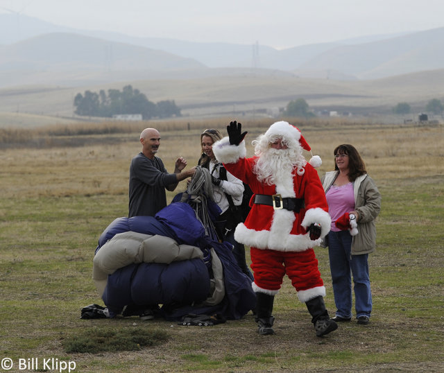 Santa Parachutes into Byron   5