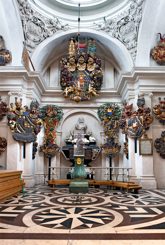Spnga kyrka, Bondeska gravkapellet frn 1600-talet