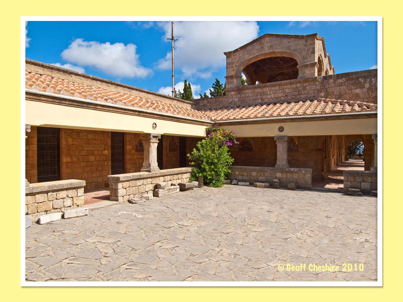 Monastic courtyard, Fileramos