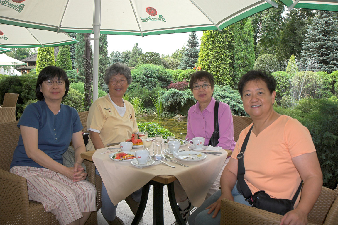Breakfast by a Fountain