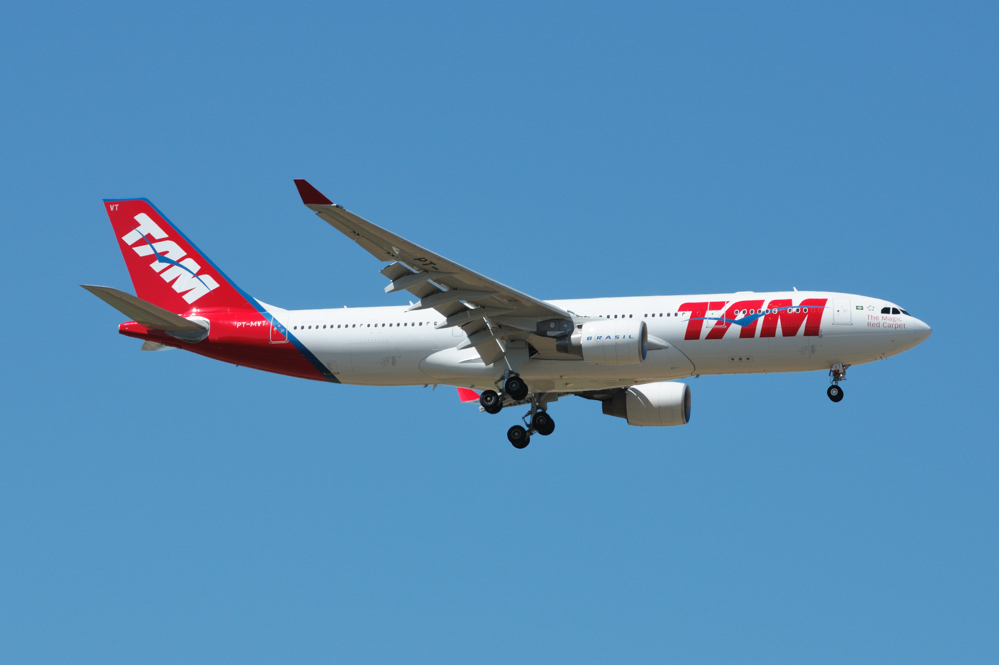 TAM Airbus A330-200 PT-MVT