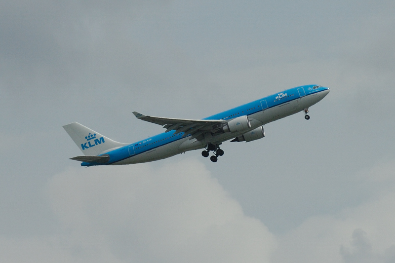 KLM  Airbus A330-200  PH-AOE