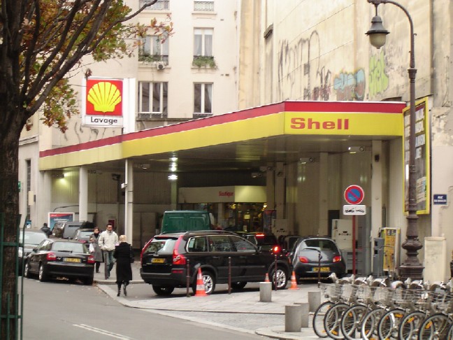 Shell Station in the Middle of Paris