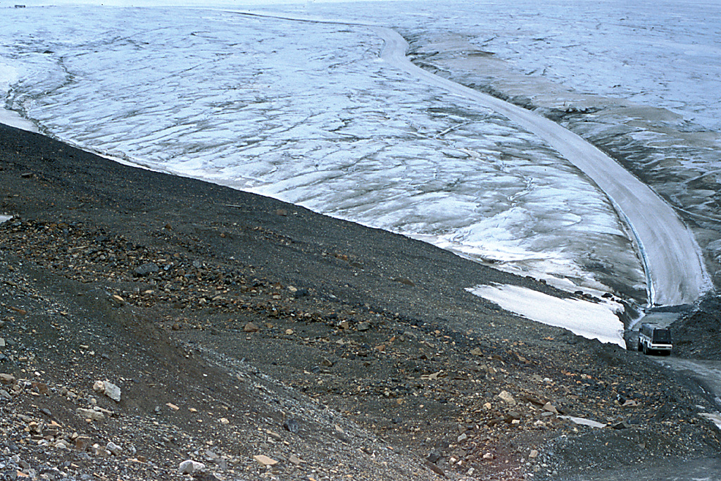 AB Banff NP Athabasca Glacier 2 Access road.jpg