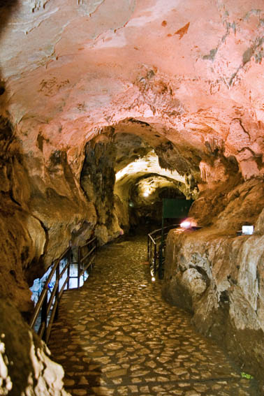  Quri Qaleh ( Ghoori Ghaleh ) Cave