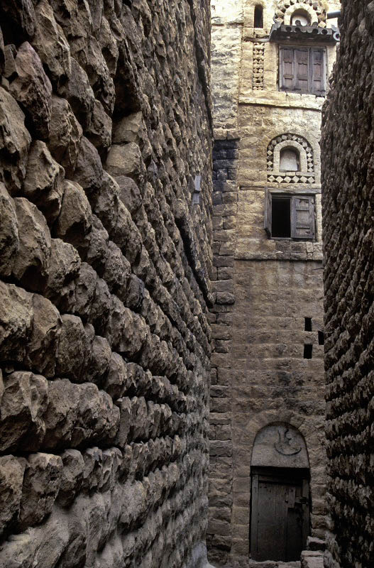 Al-Turba, stone houses