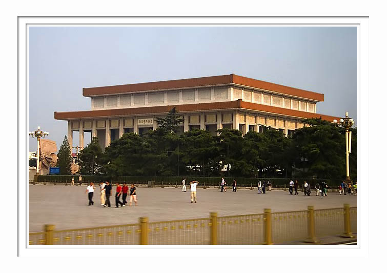 Tienanmen Square - Mao's Mausoleum