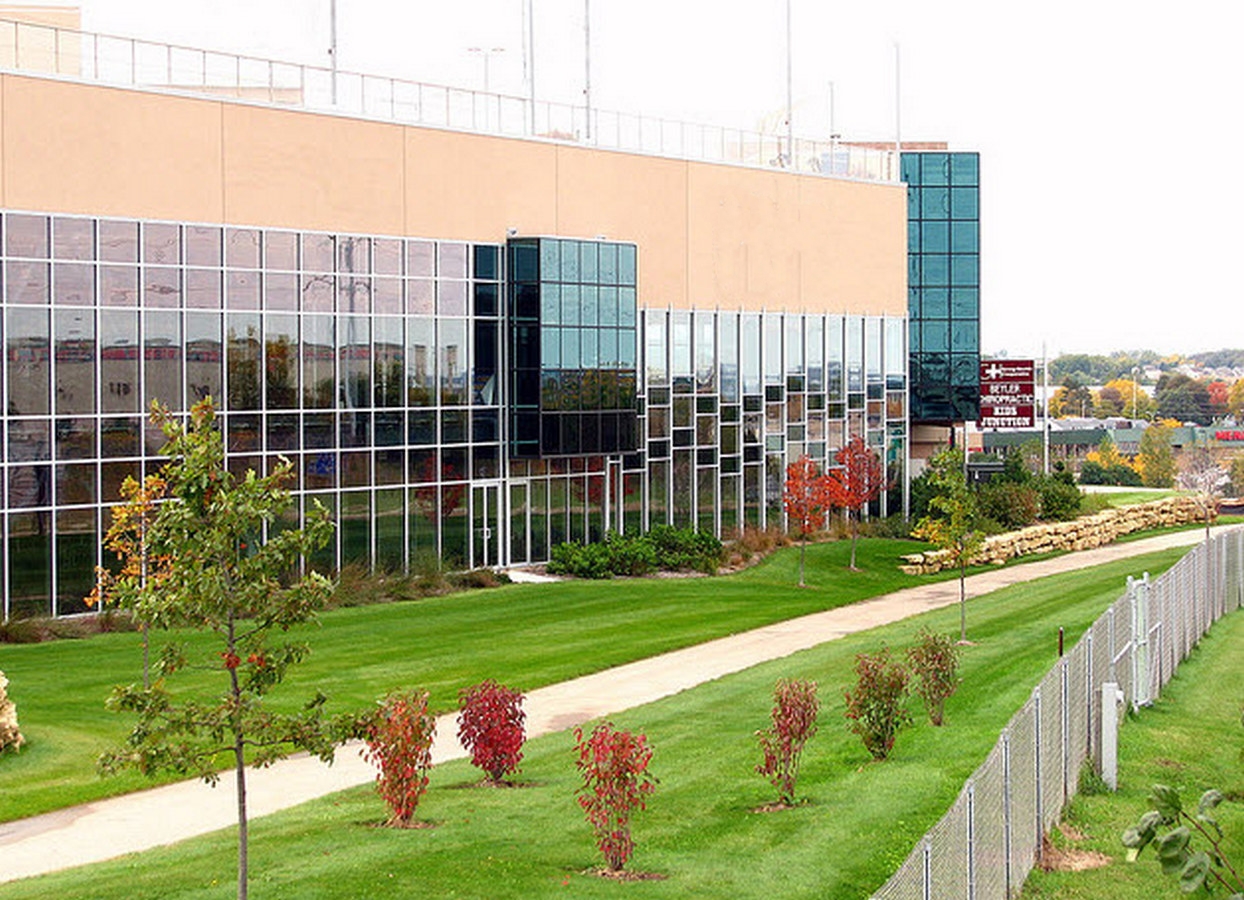 OUTSIDE FACADE OF A MADISON FITNESS SUMMER