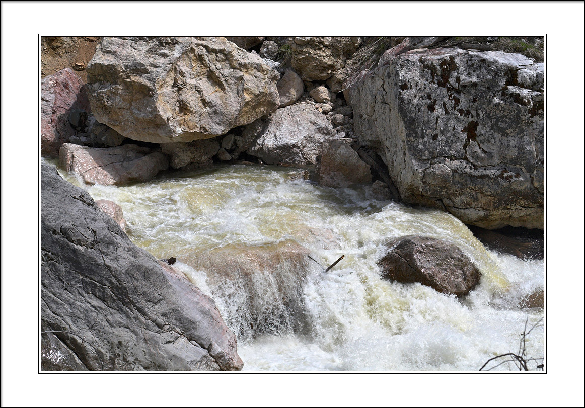 third stage of 6 waterfalls rapid (6+ class)