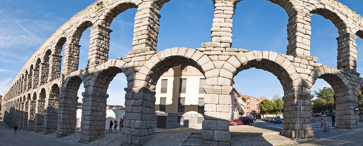 2000 years old aqueduct / Un acueducto de 2000 aos