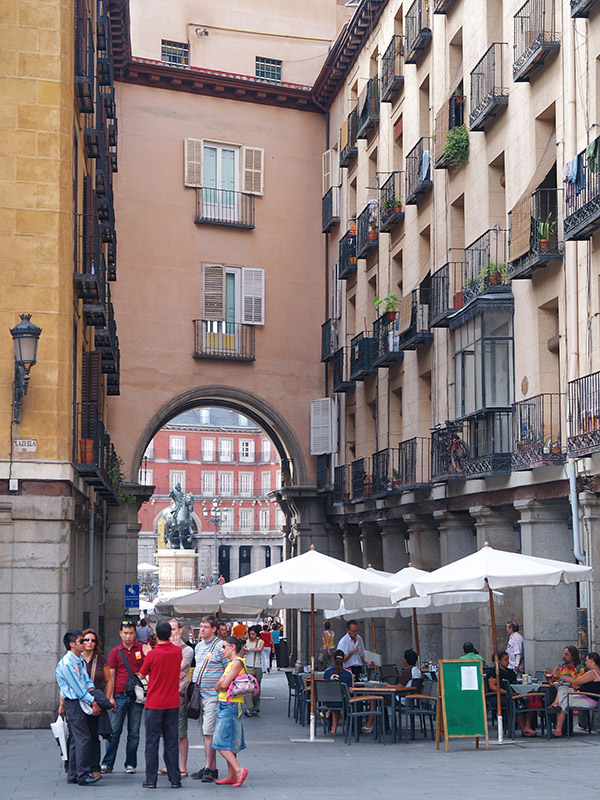 Entry to Plaza Mayor / Entrada a Plaza Mayor