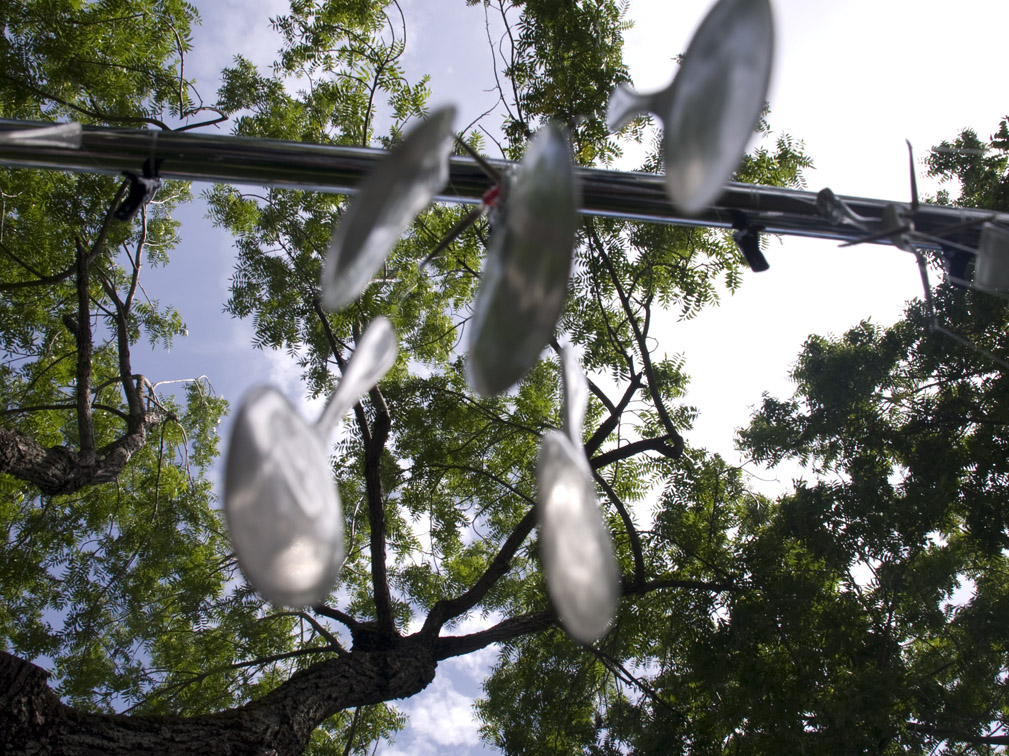 <B>Spoon Wind Chimes </B> <BR><FONT SIZE=2>Petaluma, Californian, June 2007</FONT>