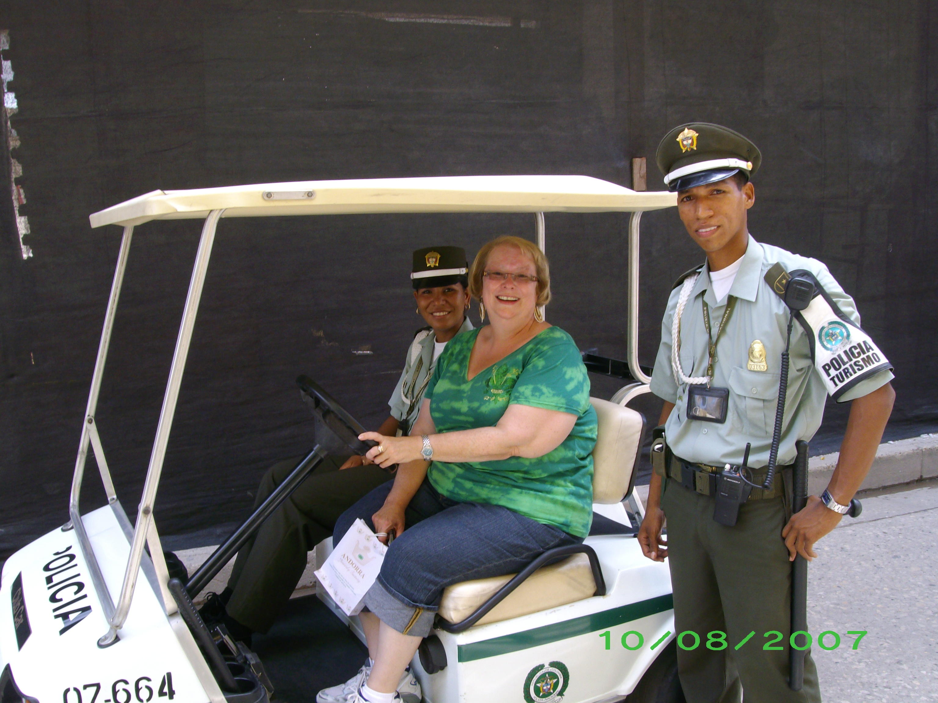 Jean chatting with the Cartagena police