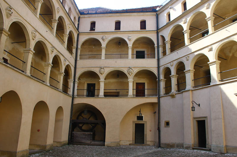 Pieskowa Skala Courtyard
