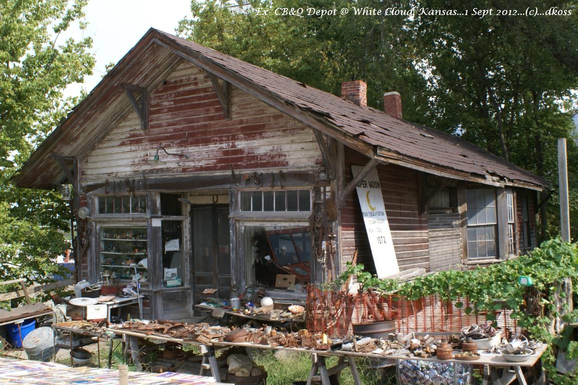Ex- CBQ White Cloud Kansas depot 001.jpg