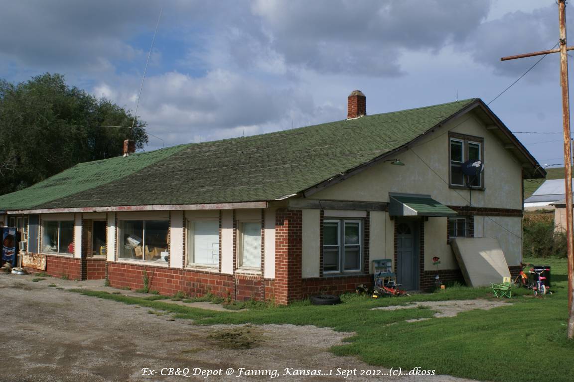 Ex- CBQ Fanning Kansas depot 001.jpg