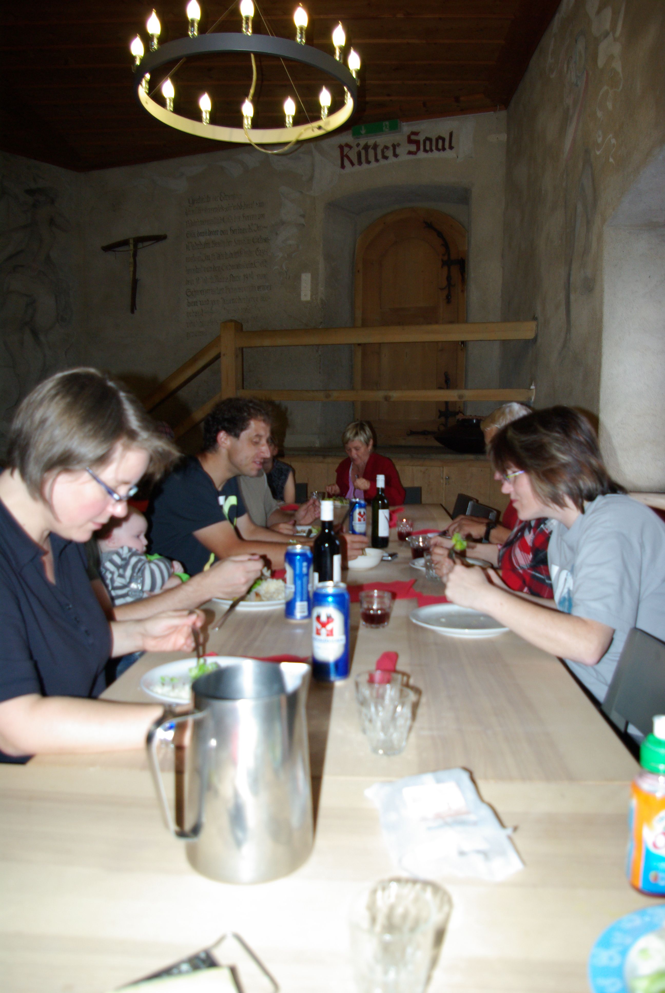 Essen mit Kronleuchter