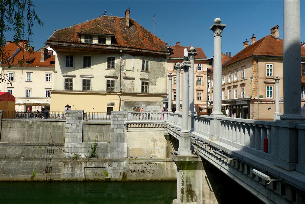 202 Cobblers Bridge, Ljubljana.jpg