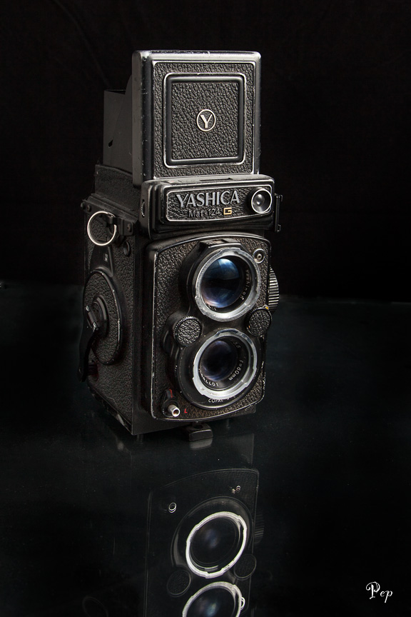 Yashica Mat-124G