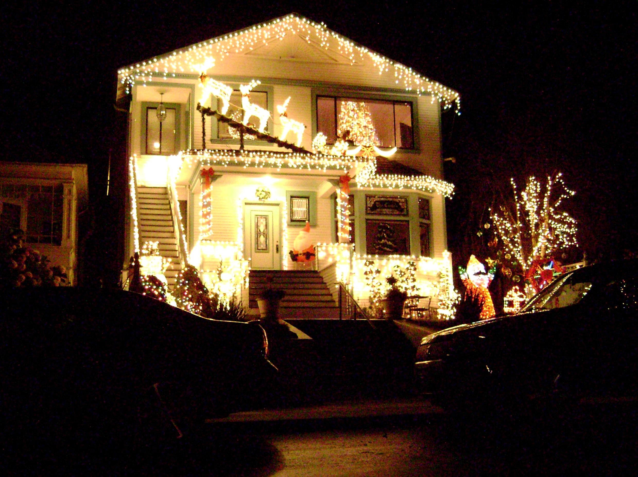 Christmas lights on Larkin Ave, Monterey, CA