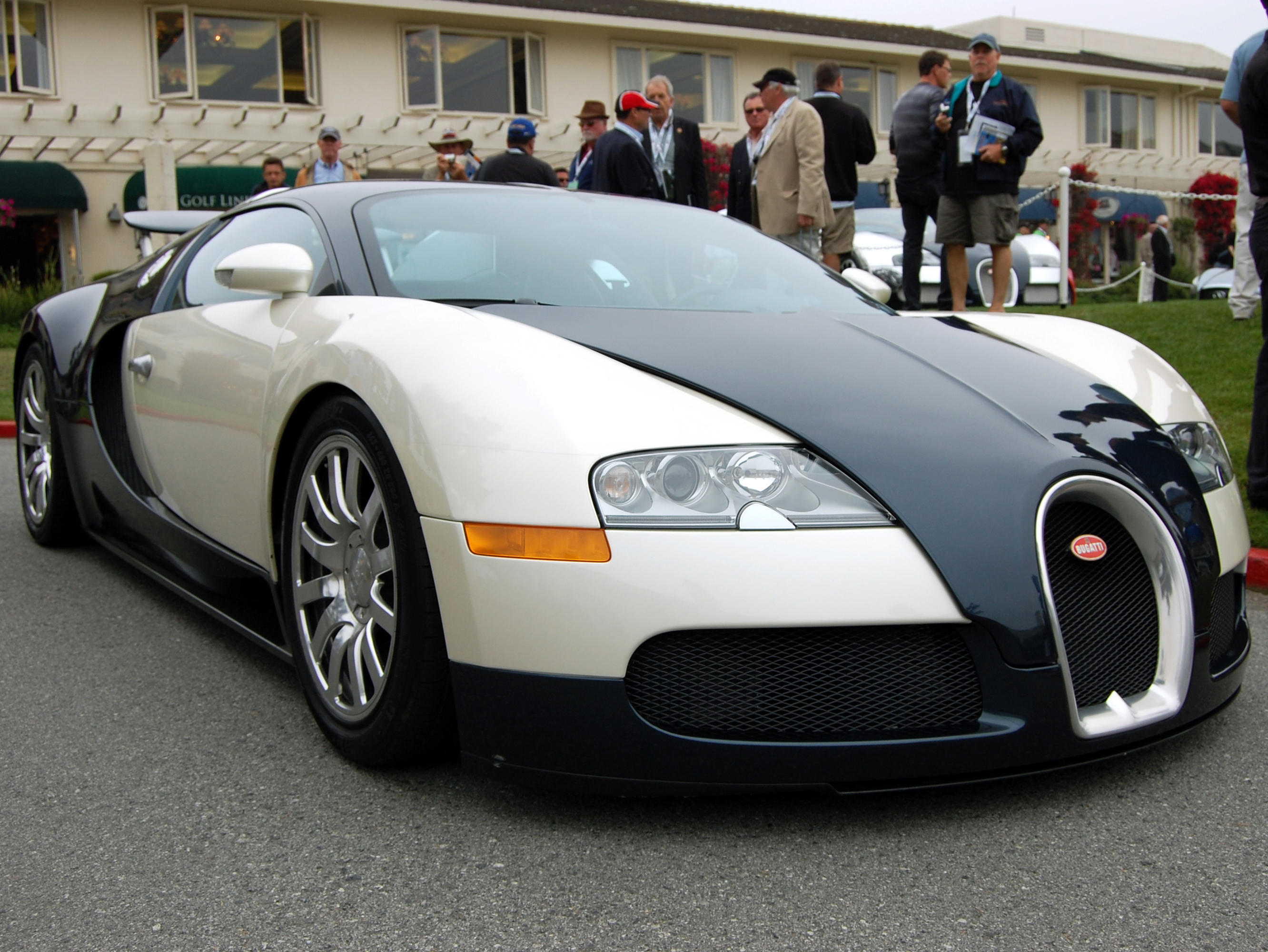 Bugatti Veyron deep blue with cream Pebble Beach